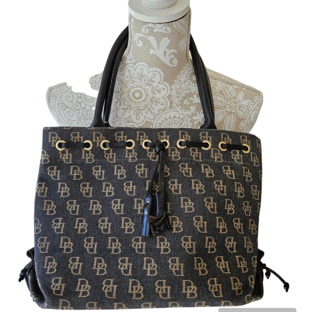 Dooney & Bourke -Dooney & Bourke Tulip Canvas Tassel Tote  HP72Q CZ Med